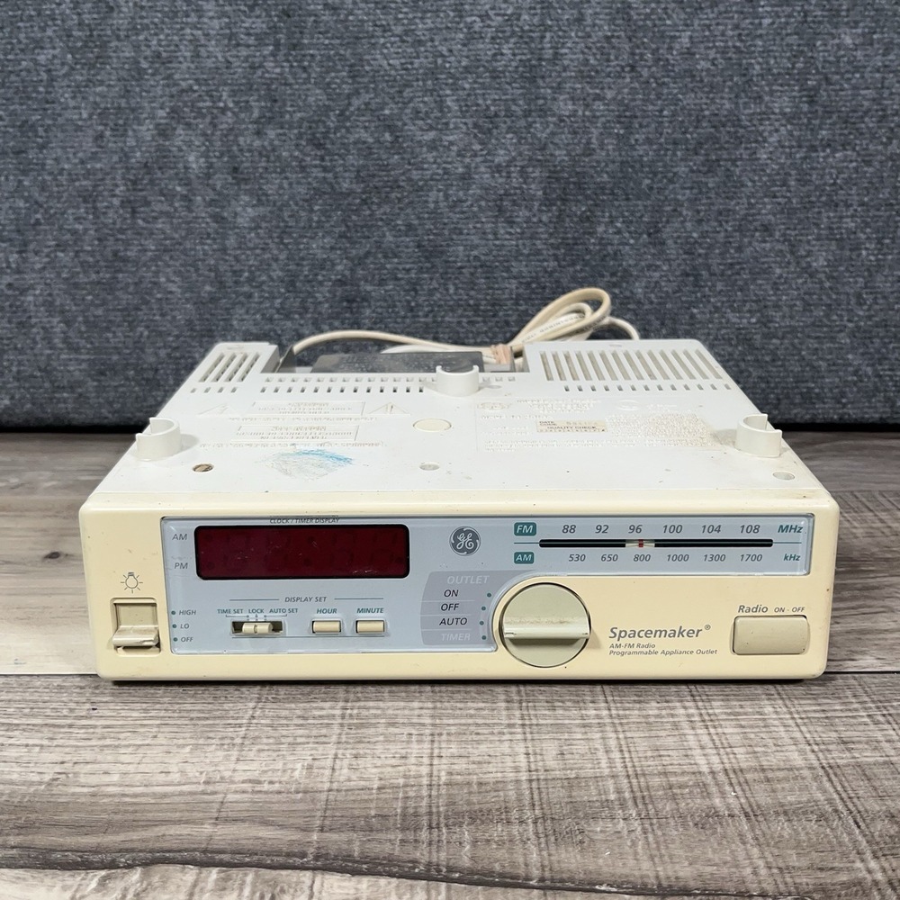 GE 7-4232A Spacemaker Vintage Under Cabinet Clock Radio AM/FM Tested Works White